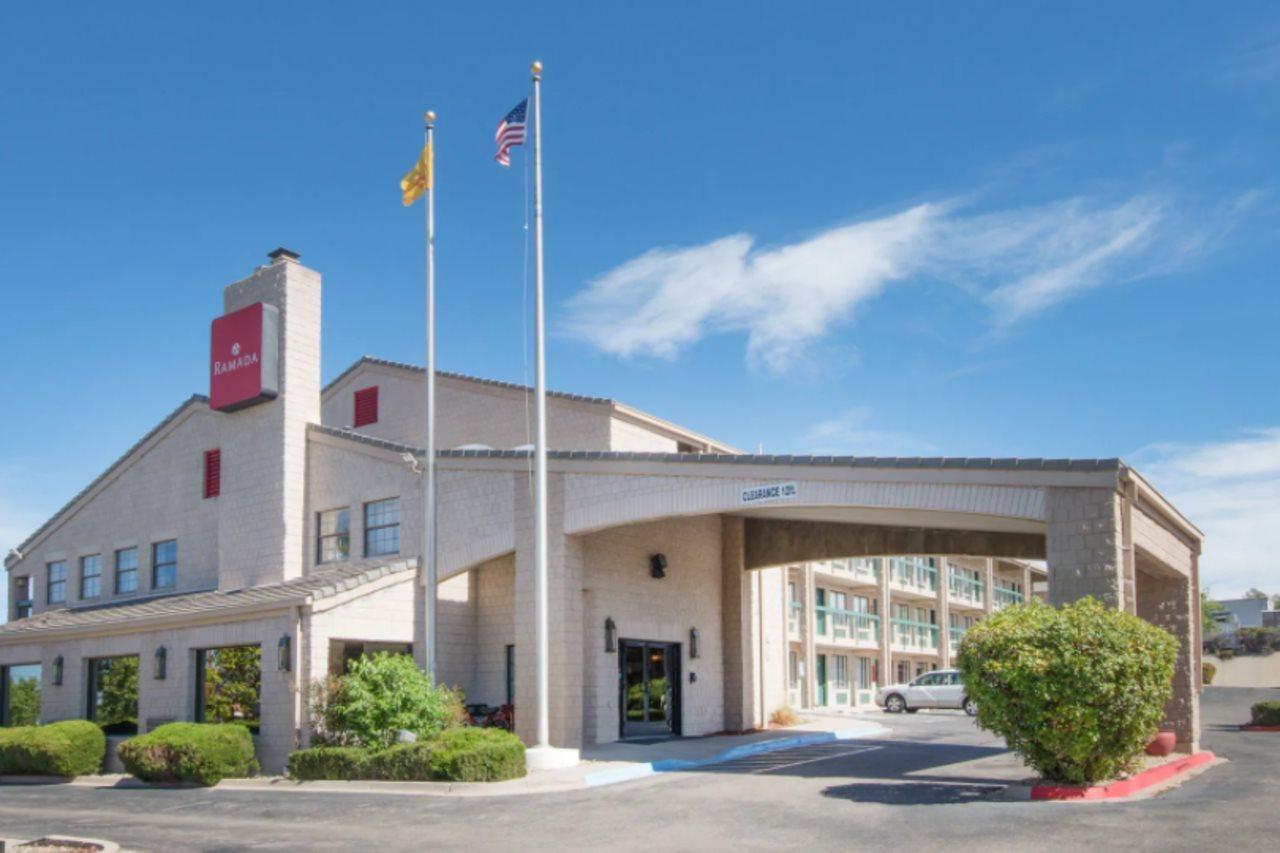Готель Ramada By Wyndham Albuquerque Airport Екстер'єр фото