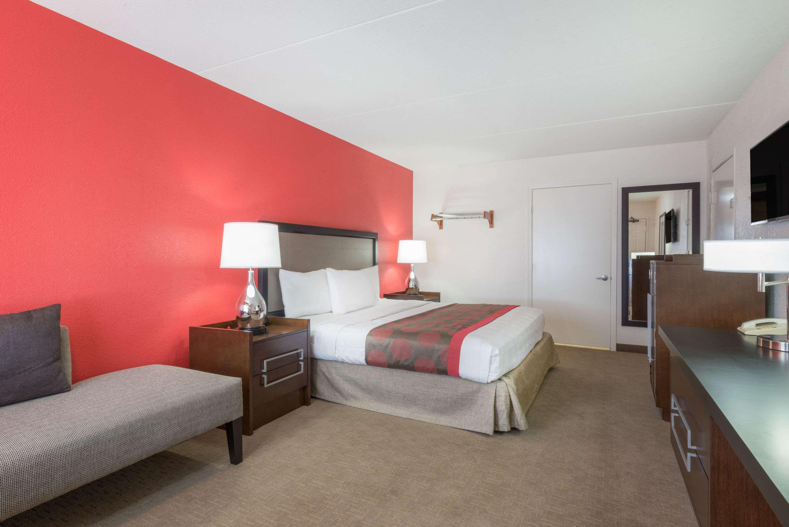 Готель Ramada By Wyndham Albuquerque Airport Екстер'єр фото