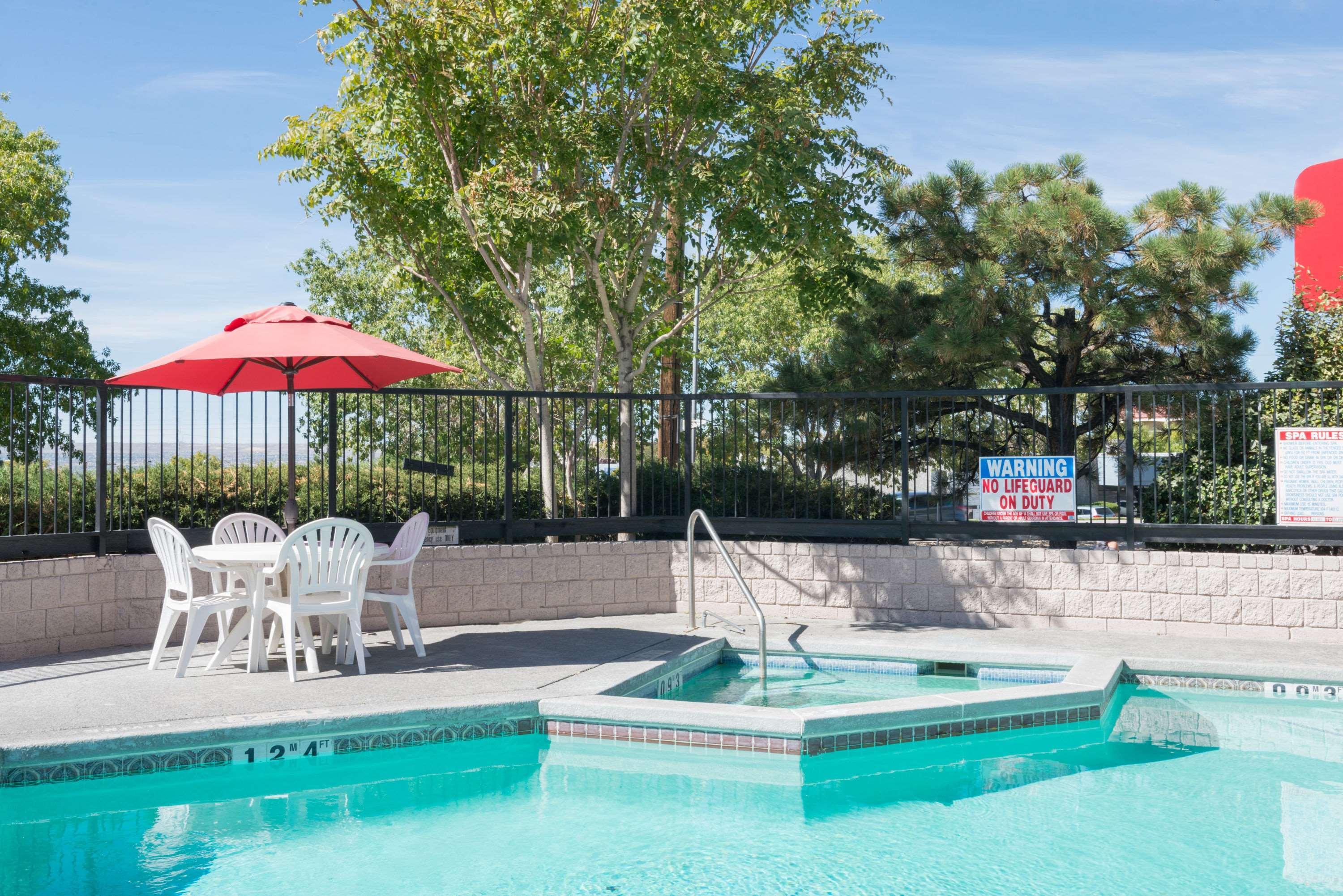 Готель Ramada By Wyndham Albuquerque Airport Екстер'єр фото