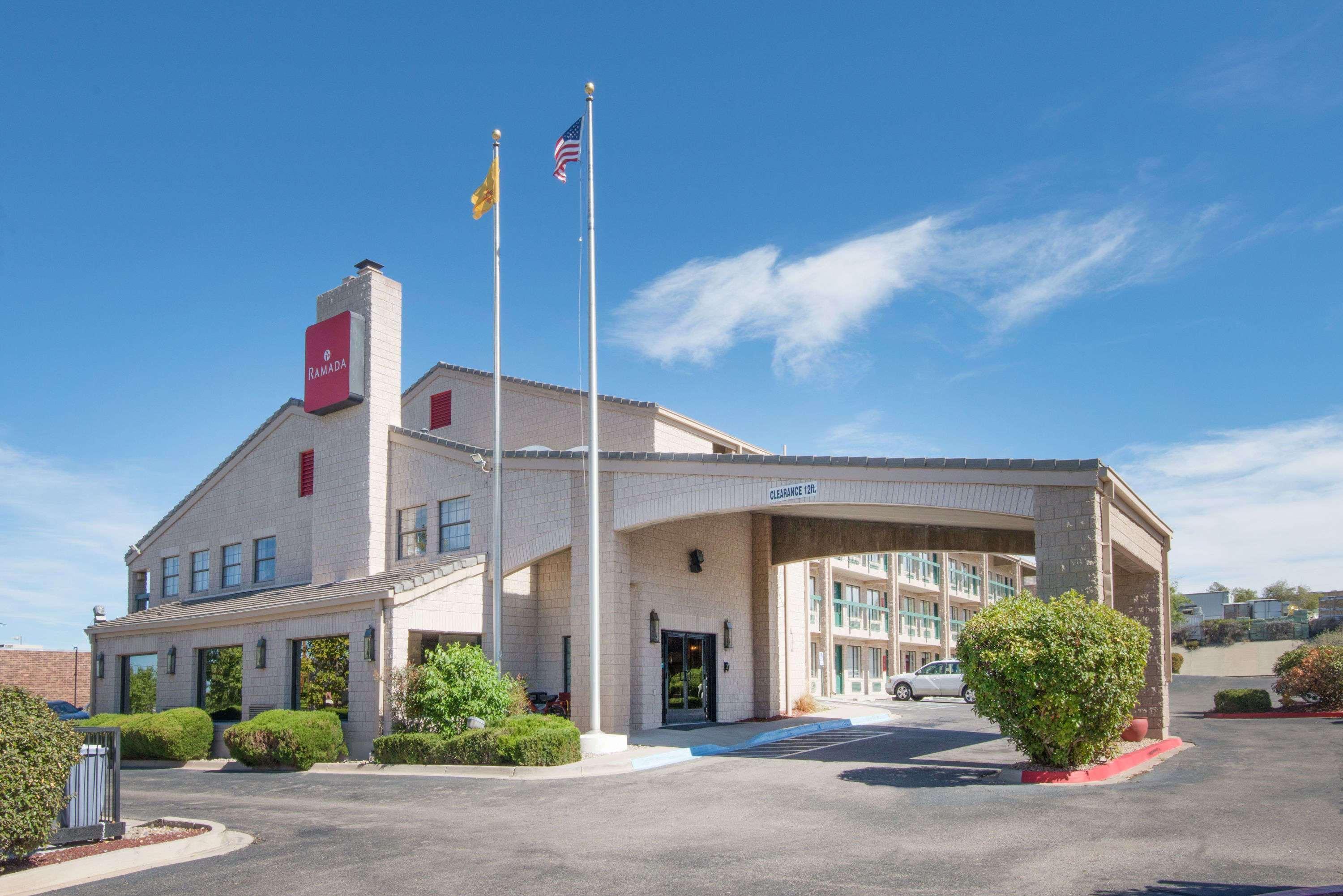 Готель Ramada By Wyndham Albuquerque Airport Екстер'єр фото