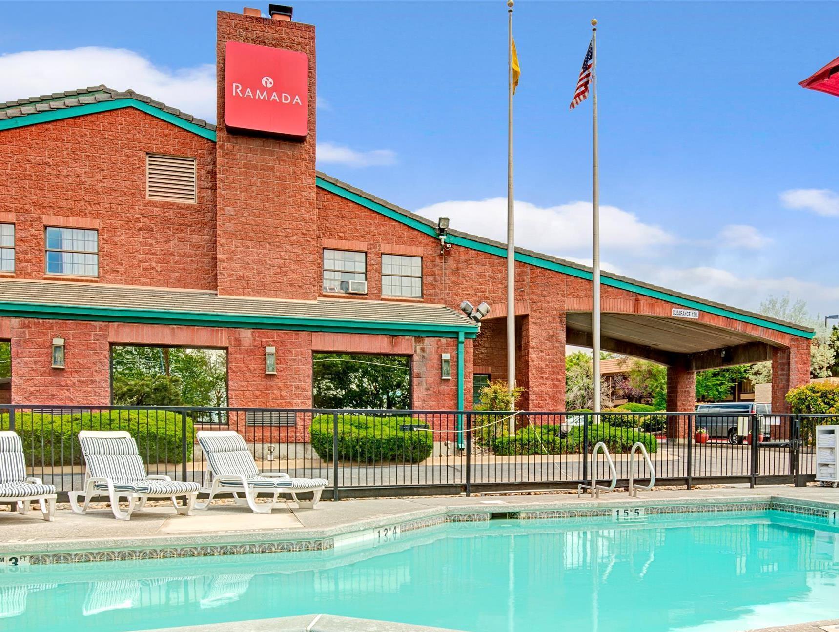 Готель Ramada By Wyndham Albuquerque Airport Екстер'єр фото