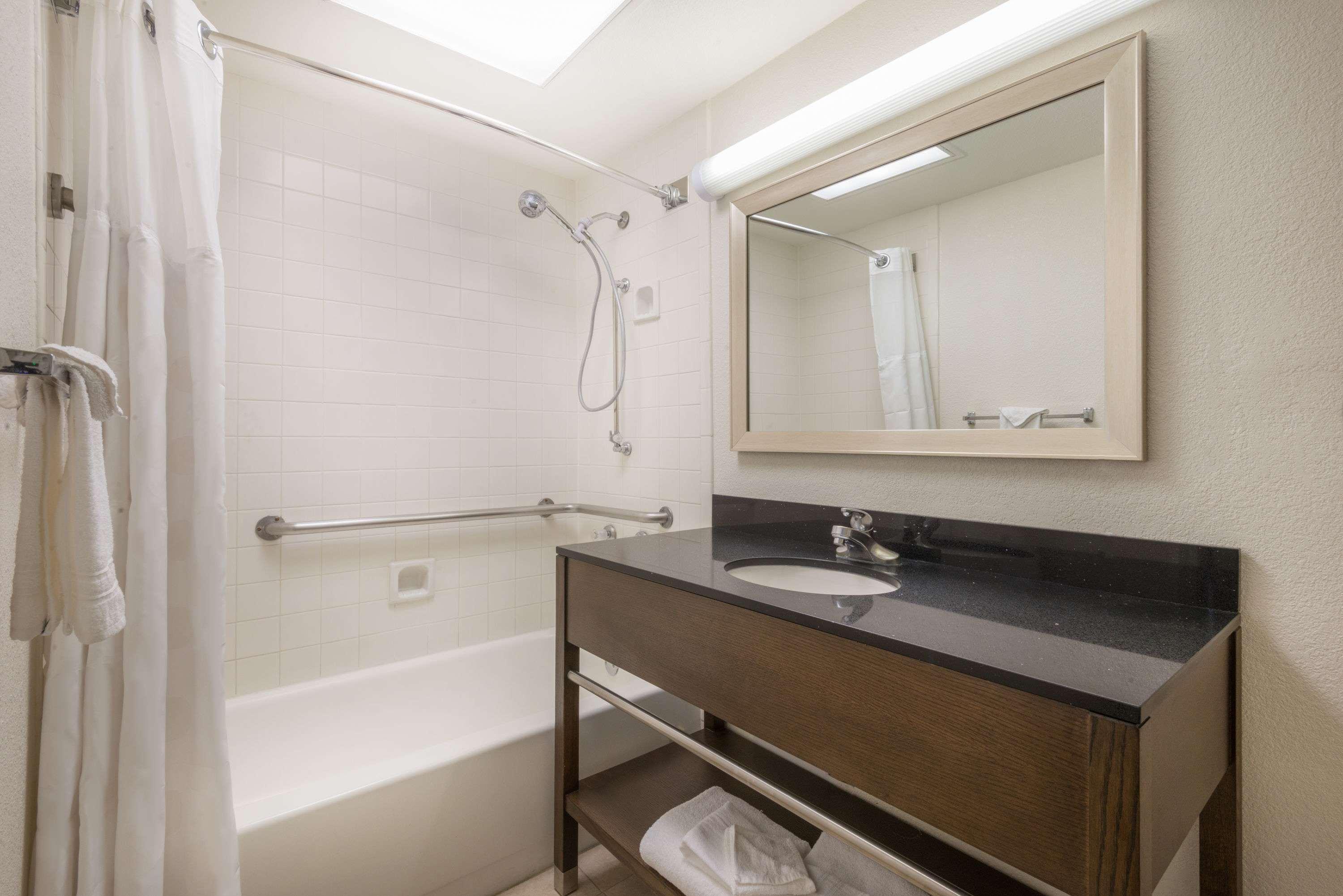 Готель Ramada By Wyndham Albuquerque Airport Екстер'єр фото