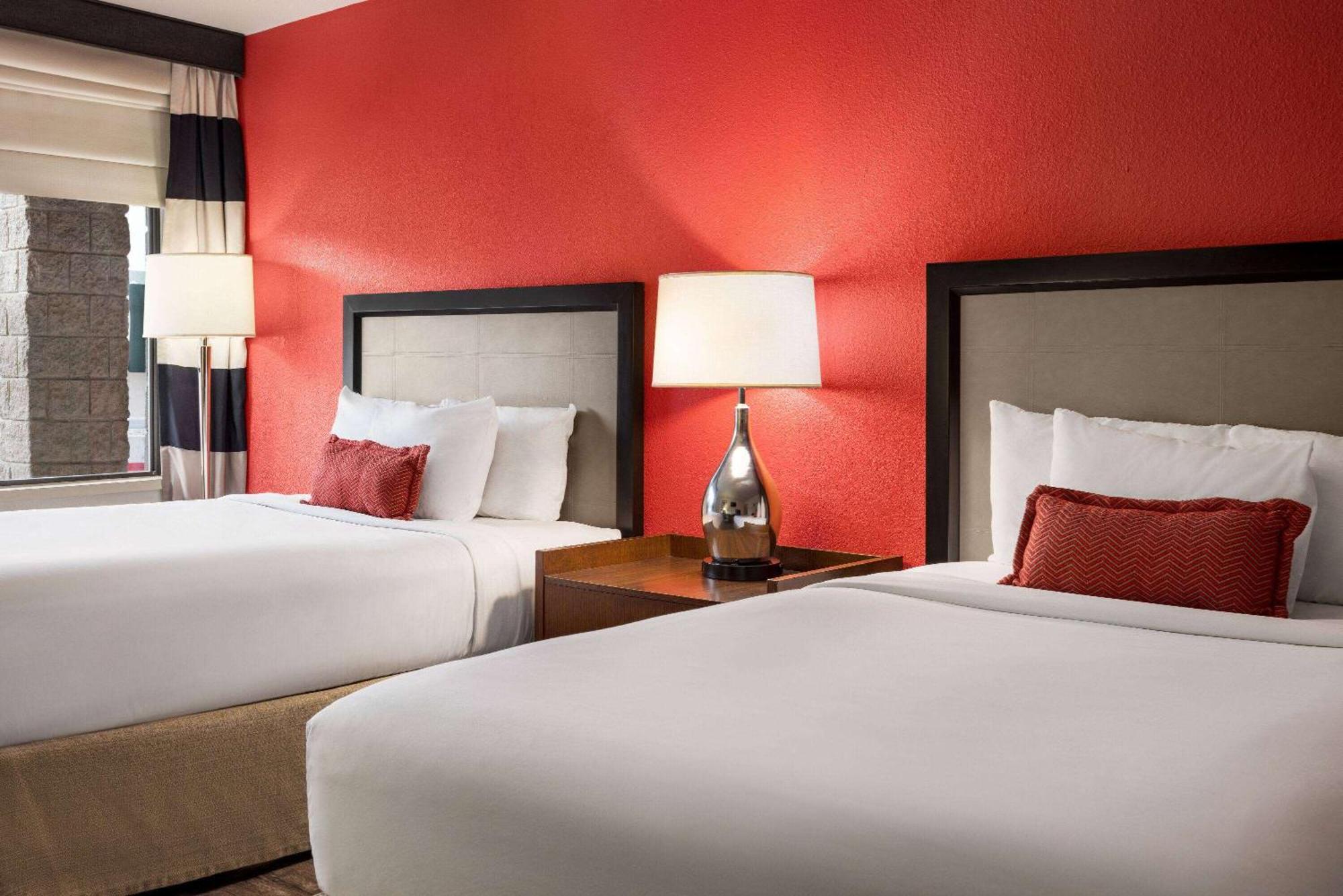 Готель Ramada By Wyndham Albuquerque Airport Екстер'єр фото