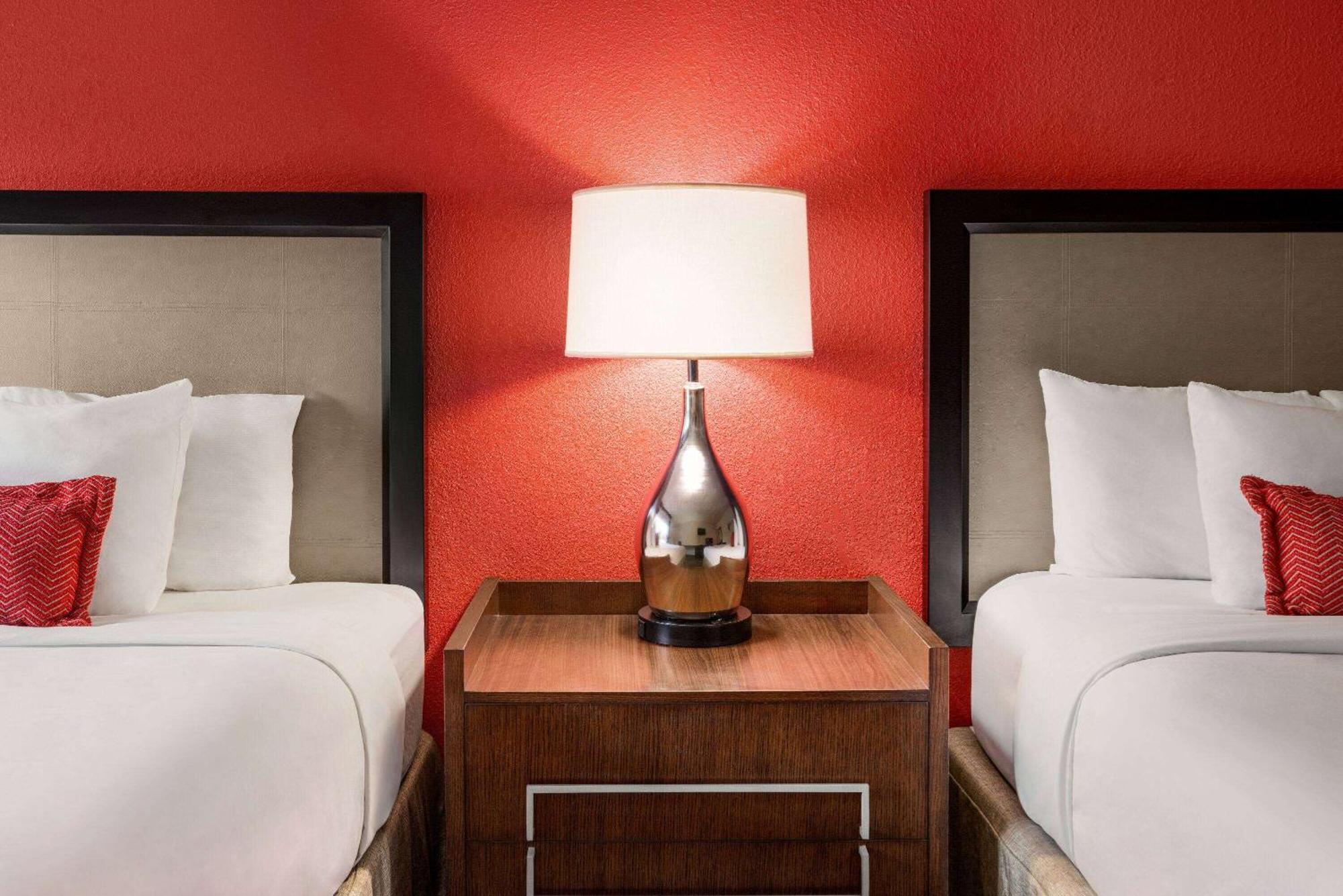 Готель Ramada By Wyndham Albuquerque Airport Екстер'єр фото