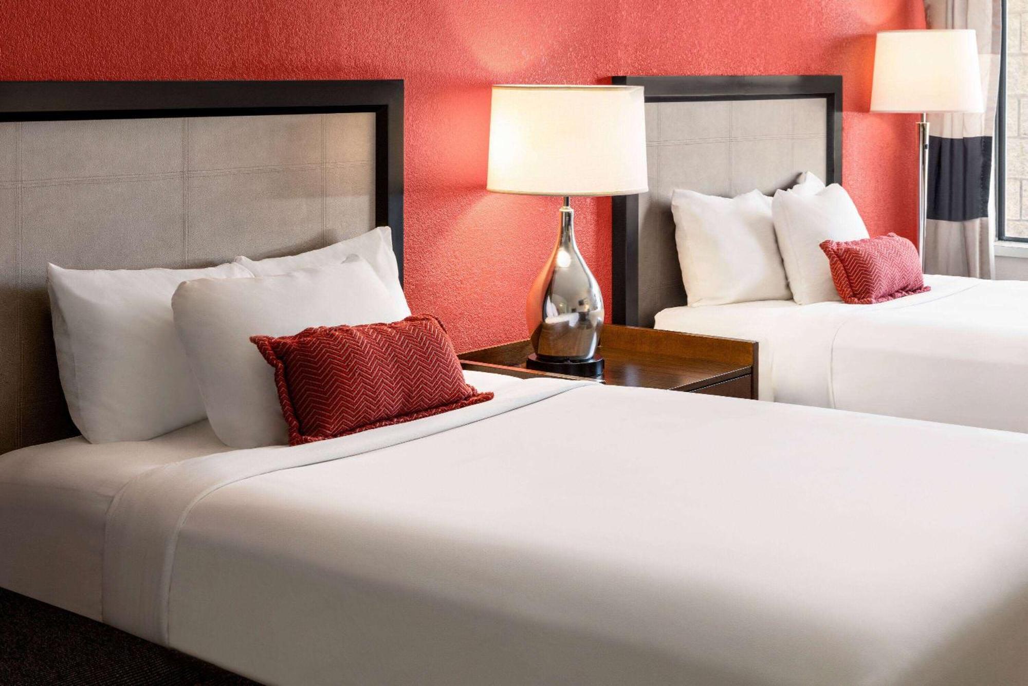 Готель Ramada By Wyndham Albuquerque Airport Екстер'єр фото