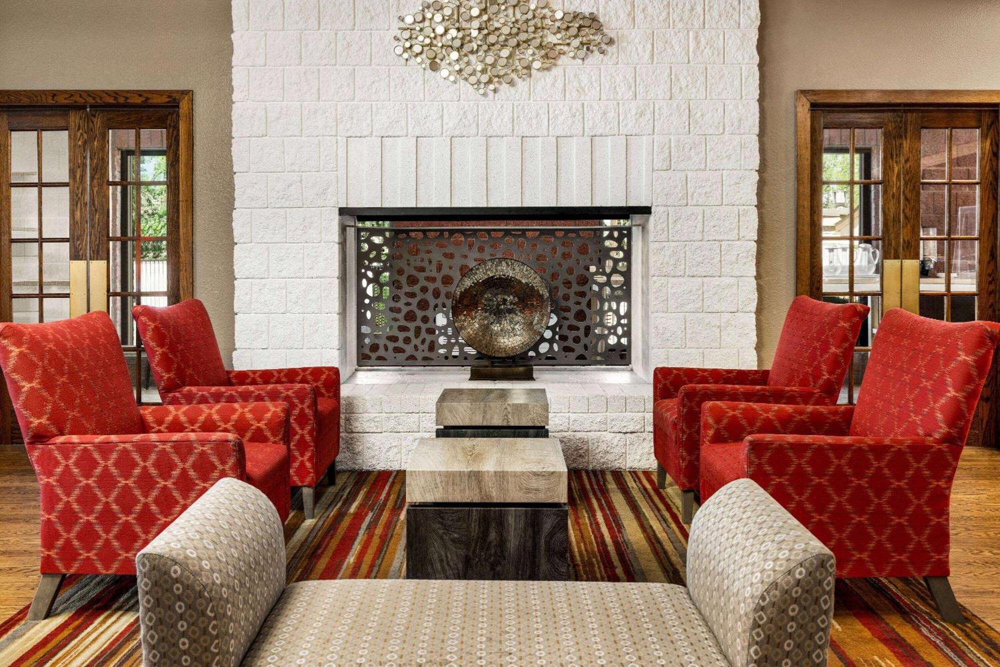 Готель Ramada By Wyndham Albuquerque Airport Екстер'єр фото