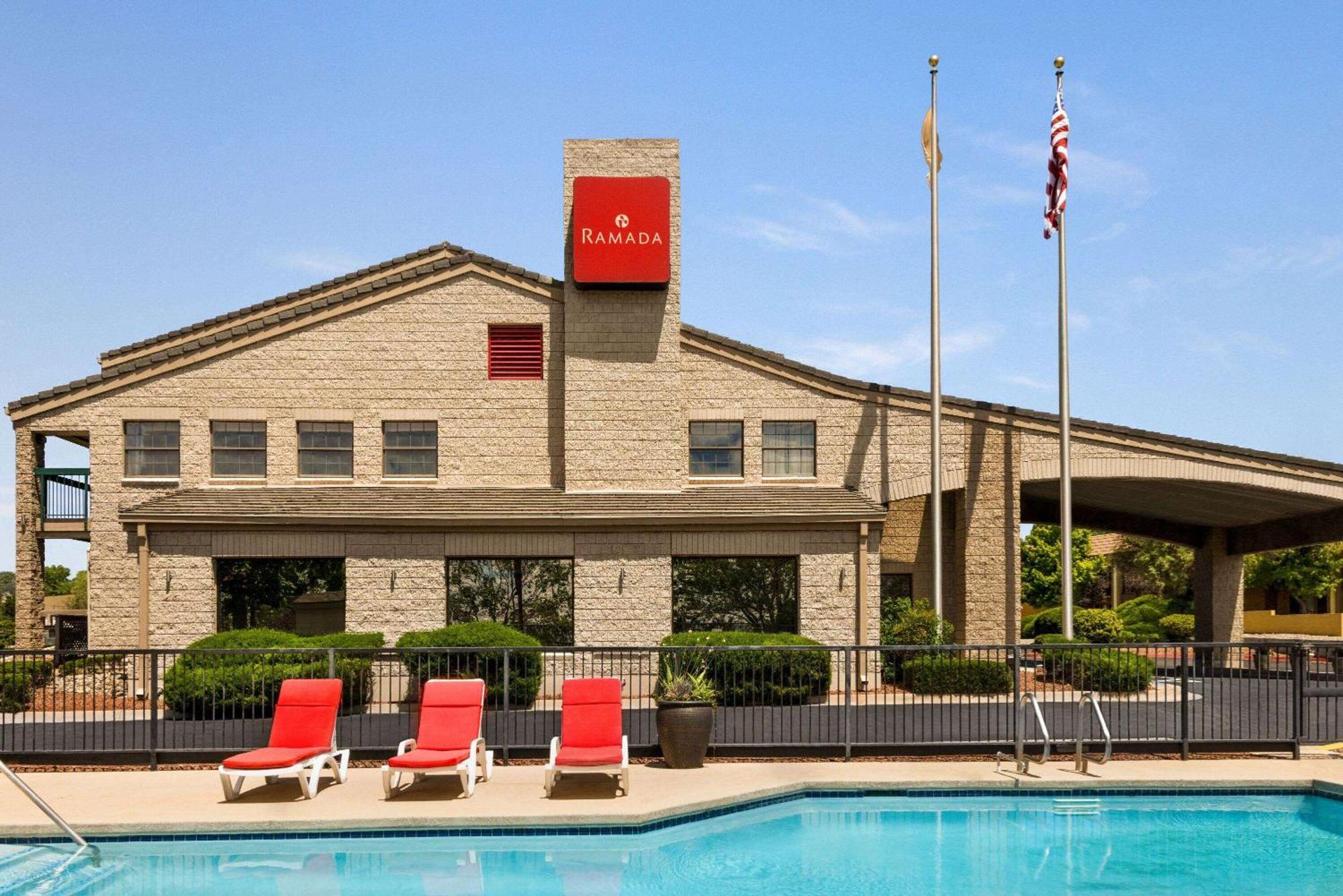 Готель Ramada By Wyndham Albuquerque Airport Екстер'єр фото