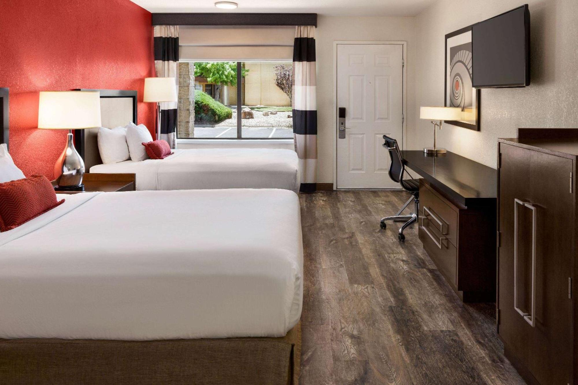 Готель Ramada By Wyndham Albuquerque Airport Екстер'єр фото