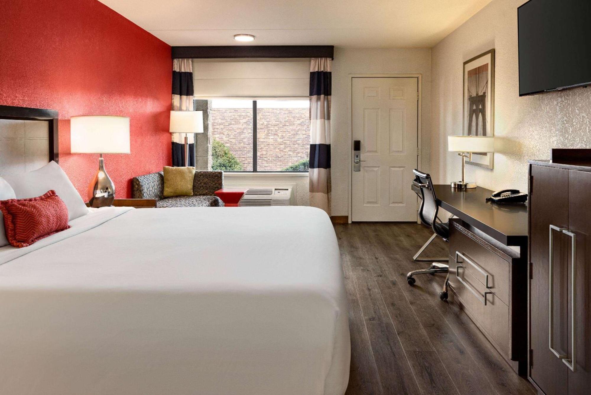 Готель Ramada By Wyndham Albuquerque Airport Екстер'єр фото